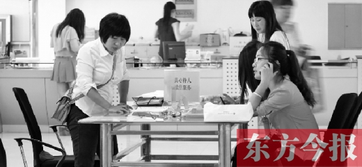 行政審批“瘦身”，不僅提高了行政效率，節(jié)約了行政資源，而且最大限度地方便了群眾