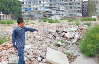 寧寧的父親說：女兒就是在這兒被打的。