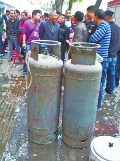 這兩個(gè)大塊頭沒事，眾人懸著的心平靜下來。