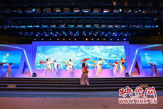 現(xiàn)場表演。