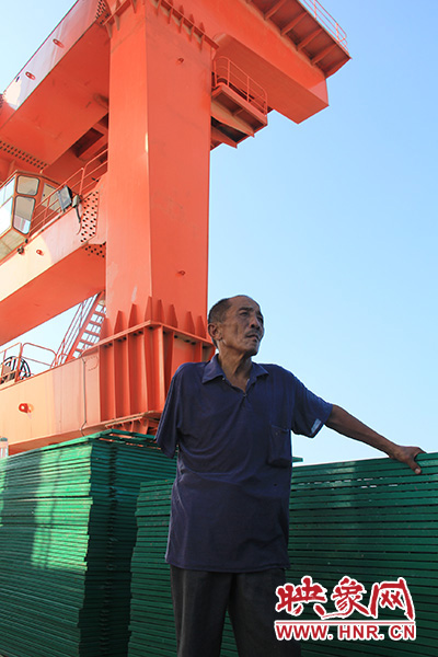 2014年7月31日，淅川縣九重鎮(zhèn)陶岔村獨臂護水員李進群在淅川渠首。