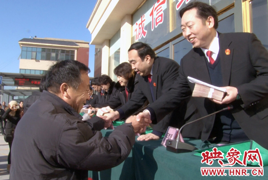 惠濟區(qū)法院發(fā)放執(zhí)行款現場 惠濟區(qū)法院發(fā)放執(zhí)行款現場