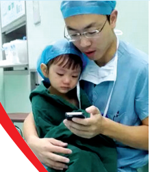 對(duì)于網(wǎng)友的點(diǎn)贊，石醫(yī)生說，是孩子太可愛了，所以照片才得到這么多贊美。圖片來自網(wǎng)絡(luò)。