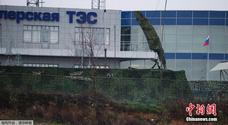 當(dāng)?shù)貢r(shí)間1月29日，俄羅斯索契，2014年索契冬奧會(huì)，俄羅斯軍方在奧林匹克公園周邊部署放空導(dǎo)彈系統(tǒng)。