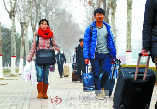 走進(jìn)熟悉的校園，看到熟悉的笑臉，就這樣懷揣著自信和目標(biāo)，迎接明天靠近下一站。