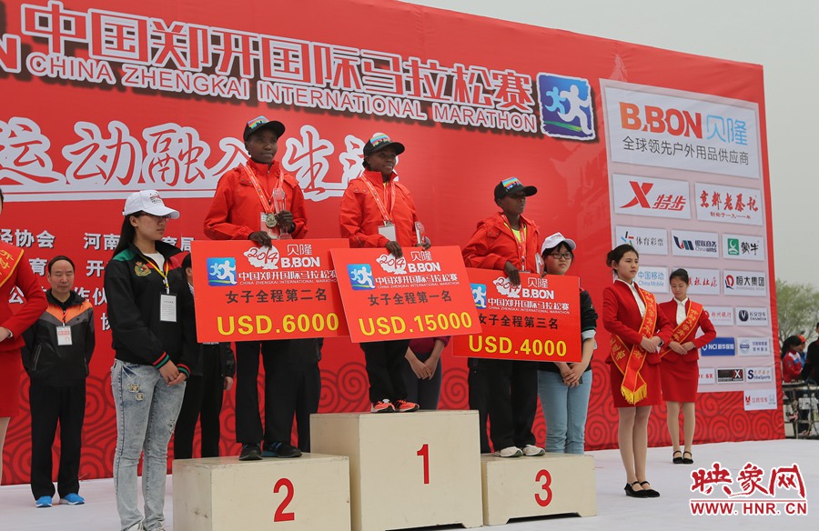 女子全程前三名選手。