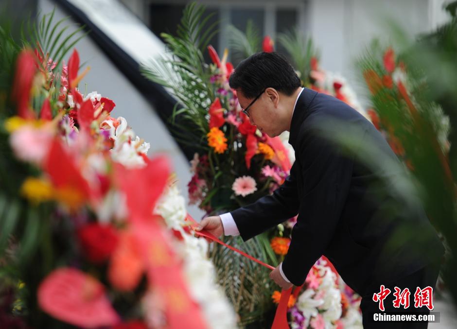 四川舉行紀(jì)念“4·20”蘆山地震一周年活動 四川舉行紀(jì)念“4·20”蘆山地震一周年活動