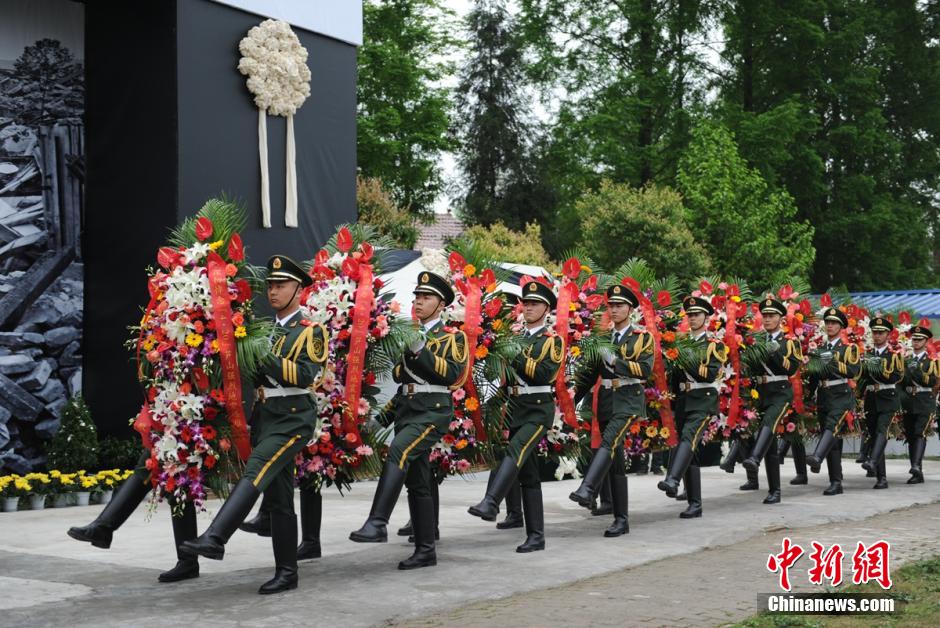 四川舉行紀(jì)念“4·20”蘆山地震一周年活動 四川舉行紀(jì)念“4·20”蘆山地震一周年活動