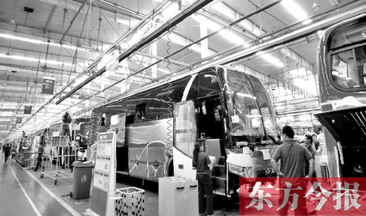 隨著能源和環(huán)保的壓力加大，跟隨國家的產(chǎn)業(yè)風(fēng)向標(biāo)，河南汽車產(chǎn)業(yè)也大力發(fā)展電動汽車，力求“彎道超車”。