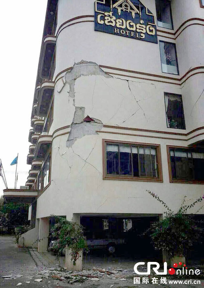 　當(dāng)?shù)貢r(shí)間2014年5月5日，泰國清萊，一棟酒店大樓墻皮脫落。 圖片來源：東方IC