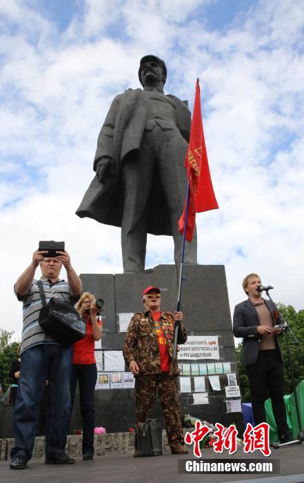 頓涅茨克市民眾要求"頓涅茨克人民共和國(guó)"加入俄羅斯 頓涅茨克市民眾要求"頓涅茨克人民共和國(guó)"加入俄羅斯