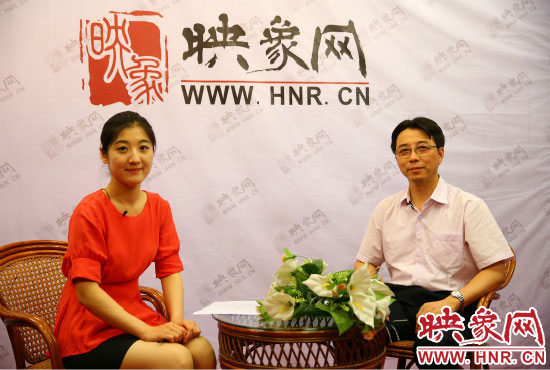 南京大學(xué)河南招生組負責(zé)人武港山教授做客映象網(wǎng)2014高招“名校面對面”系列視頻訪談。