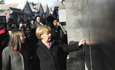 2012年2月2日，北京，默克爾來到南鑼鼓巷游覽。