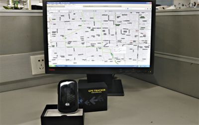 記者花近400元網(wǎng)購的定位監(jiān)聽器，能通過短信激活，進(jìn)行實(shí)時(shí)監(jiān)聽。