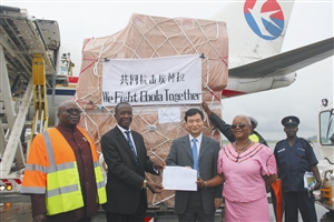 中國(guó)緊急人道主義援助物資抵達(dá)塞拉利昂 新華社發(fā) 中國(guó)緊急人道主義援助物資抵達(dá)塞拉利昂 新華社發(fā)