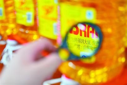 　市場(chǎng)上的轉(zhuǎn)基因油。資料圖