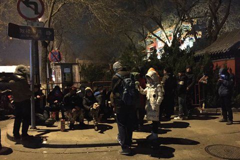 雍和宮外排隊(duì)的人。新京報(bào)記者 李相蓉 攝