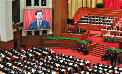 十二屆全國人大三次會議舉行第二次全體會議，全國人大常委會委員長張德江作全國人大常委會工作報告。