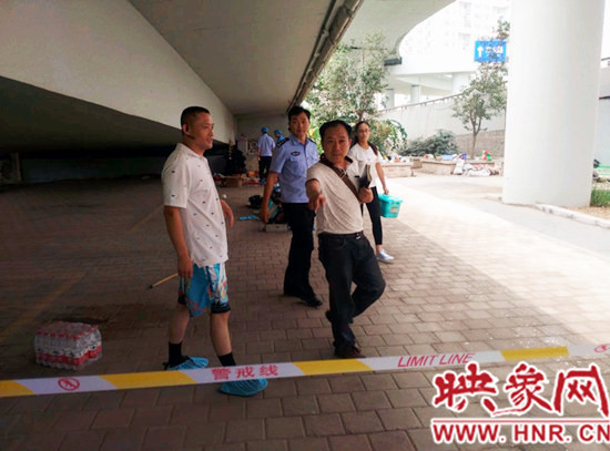 事發(fā)后，警方封鎖現(xiàn)場(chǎng)進(jìn)行調(diào)查取證。