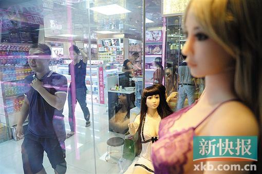 廣東成人用品市場(chǎng)調(diào)查。圖為各地的經(jīng)銷商都會(huì)在此進(jìn)貨。新快報(bào)記者 孫毅/攝