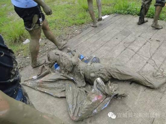 70歲老人深陷淤泥12小時 70歲老人深陷淤泥12小時