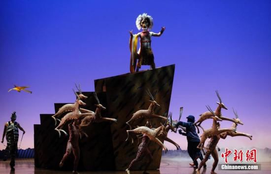 資料圖：6月14日晚，迪士尼經(jīng)典音樂(lè)劇《獅子王》中文版在上海舉行全球首演