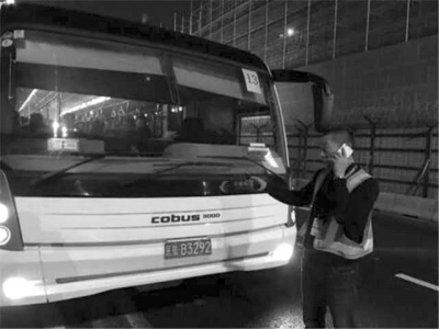 事發(fā)擺渡車。網(wǎng)絡(luò)圖片