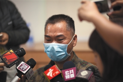 昨日，深圳，羅一笑的父親羅爾接受媒體采訪。圖/視覺中國