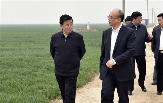 4月3日至4日，河北省委書記、省人大常委會(huì)主任趙克志，省委副書記、省政府黨組書記許勤在雄安新區(qū)調(diào)研。這是趙克志、許勤4日實(shí)地察看雄安新區(qū)核心區(qū)概貌。 圖片來源：河北新聞網(wǎng)