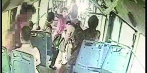 女司機(jī)路見(jiàn)不平一聲吼，小女孩方才脫身 視頻截圖