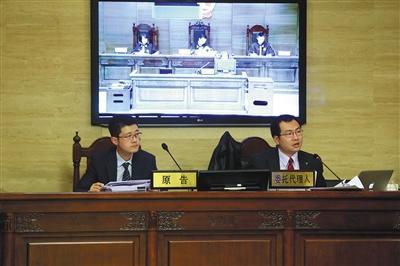 “小黃車”的商標(biāo)所有人“數(shù)人公司”代理律師稱，“ofo小黃車”侵犯了“小黃車”的注冊(cè)商標(biāo)。