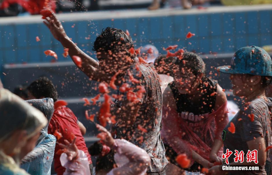 長沙上演“西紅柿大戰(zhàn)”場面火爆 長沙上演“西紅柿大戰(zhàn)”場面火爆