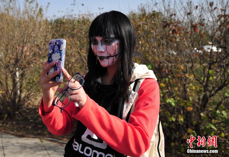 千余“僵尸”現(xiàn)沈陽(yáng)街頭嚇哭過(guò)路小孩 千余“僵尸”現(xiàn)沈陽(yáng)街頭嚇哭過(guò)路小孩