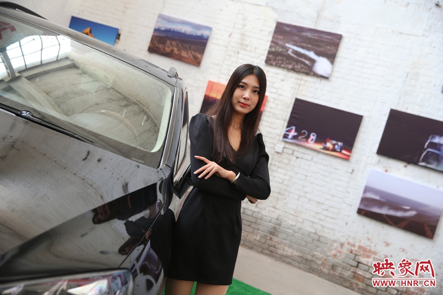 姐是車模，賽車的車。