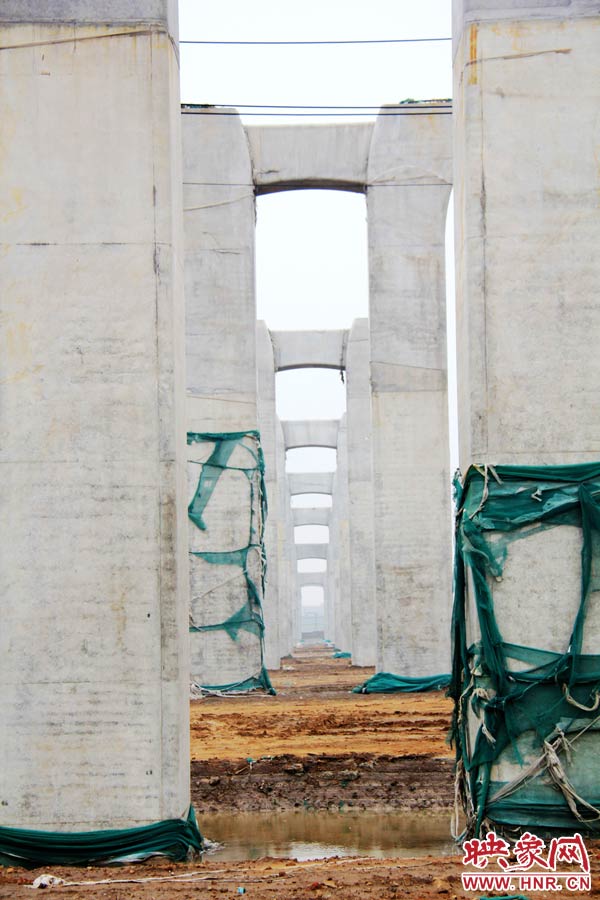 目前附近居民認(rèn)為“照目前的施工狀況看，年底主體完工已不太可能”。