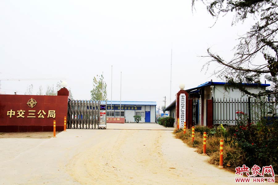 鄭州市京廣快速路南段三工區(qū)項(xiàng)目部還未撤離。