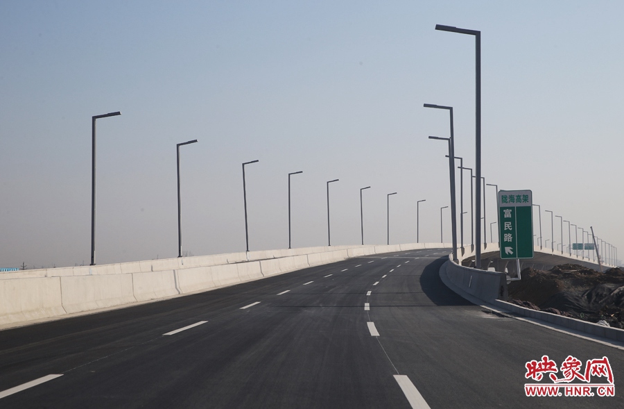 從新田路進(jìn)入隴海高架入口。