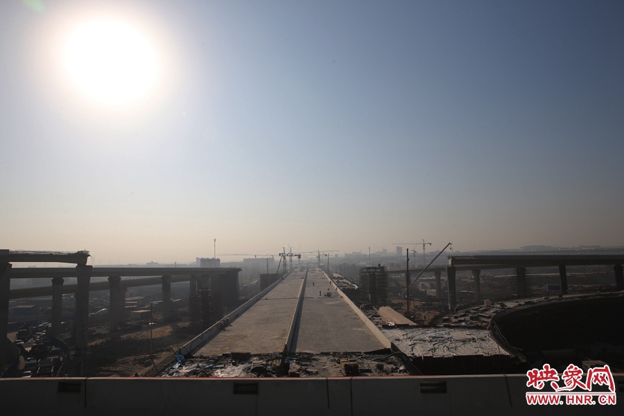 隴海高架從西四環(huán)上方通過(guò)。