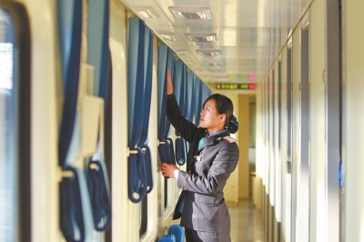 臥鋪車廂 半包式，更具私密性和舒適性。