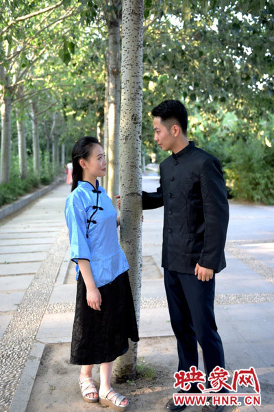 輕輕的凝視，勝卻了千言萬語。