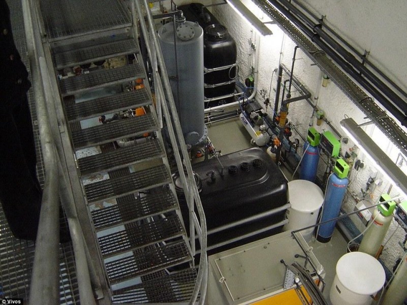 圖為堡壘內(nèi)的儲水和發(fā)電系統(tǒng)，同時還配備溫度調(diào)節(jié)與通風(fēng)設(shè)備。