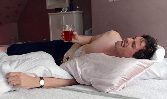 荷蘭男子體驗女性分娩痛 荷蘭男子體驗女性分娩痛