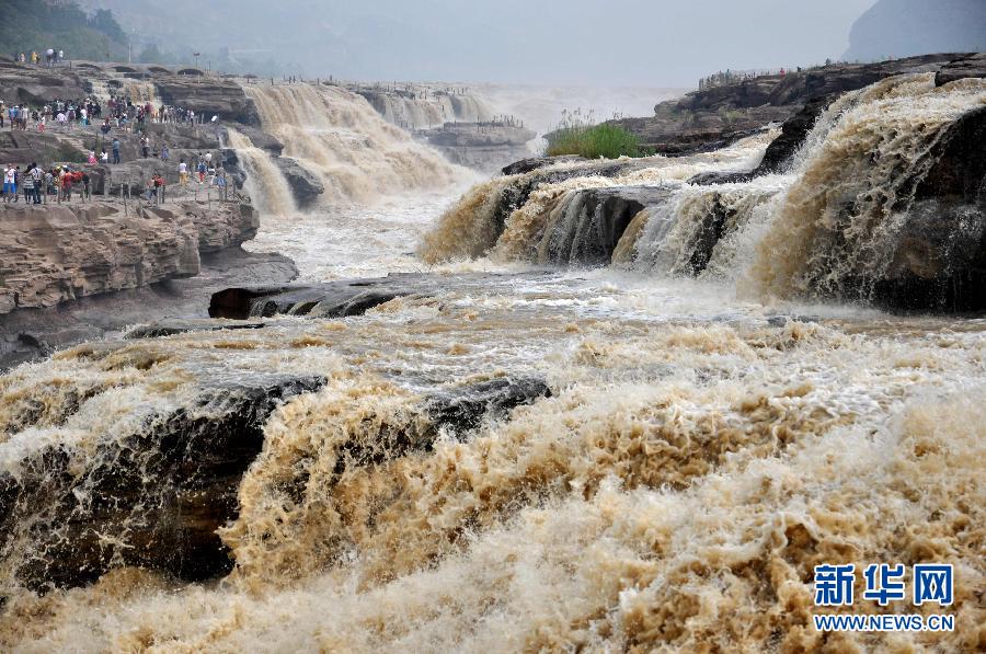 這是7月10日拍攝的黃河壺口瀑布。
