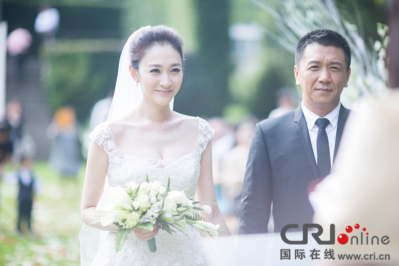 李小冉比利時(shí)辦婚禮 朱丹、鐘欣潼、應(yīng)采兒做伴娘