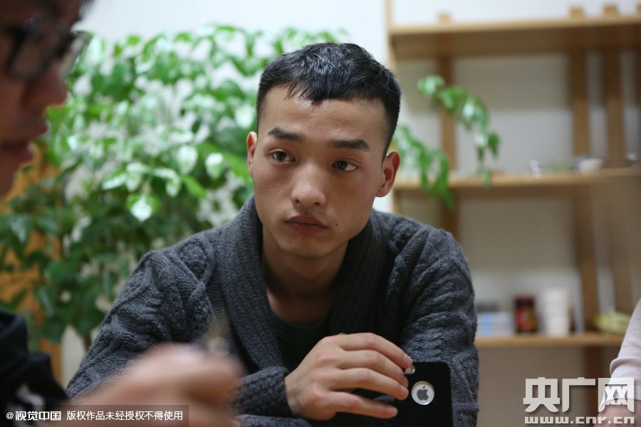 網(wǎng)絡(luò)紅人葉良辰現(xiàn)身浙江臺(tái)州，接受記者的專訪。