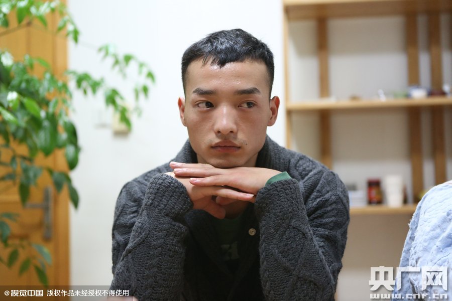 網(wǎng)絡(luò)紅人葉良辰現(xiàn)身浙江臺(tái)州，接受記者的專訪。