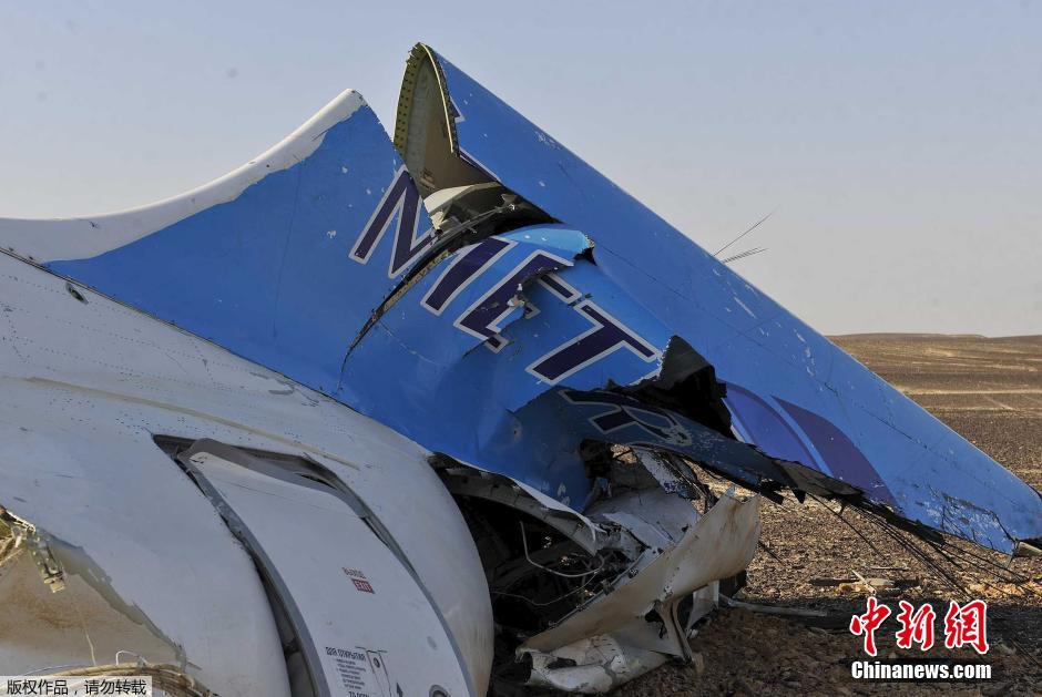 當(dāng)?shù)貢r間2015年10月31日，在埃及墜毀的俄羅斯客機殘骸散落在西奈半島的沙漠之中