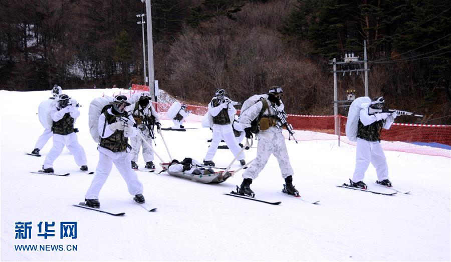 韓美舉行極寒雪地聯(lián)合訓練(高清組圖) 韓美舉行極寒雪地聯(lián)合訓練(高清組圖)