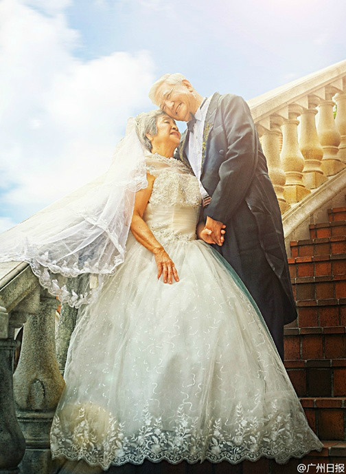 為愛圓夢！八旬老人帶老伴拍攝童話式夢幻婚紗照(圖)