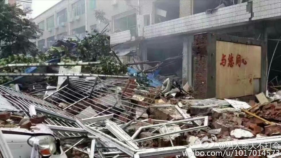 爆炸現(xiàn)場(chǎng) 爆炸現(xiàn)場(chǎng)